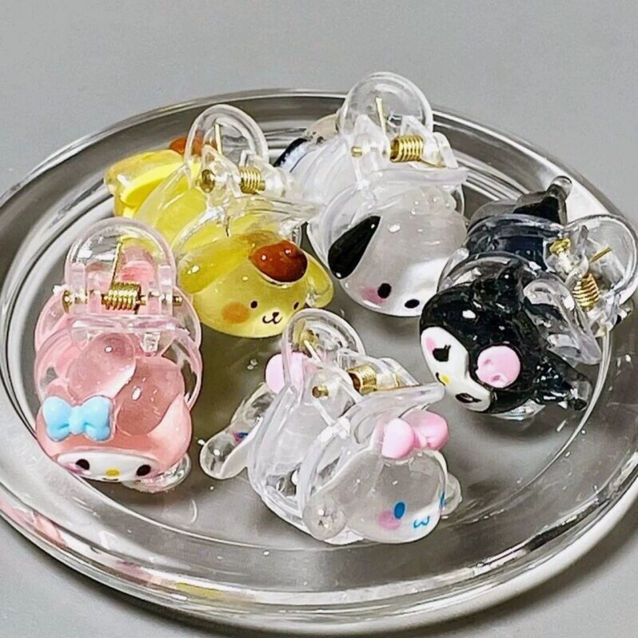 Cute Sanrio grabber, Cinnamon dog Kuromi, girlish student, ins cartoon, sweet hair grabber, hairpin, hair accessory Application Scenario