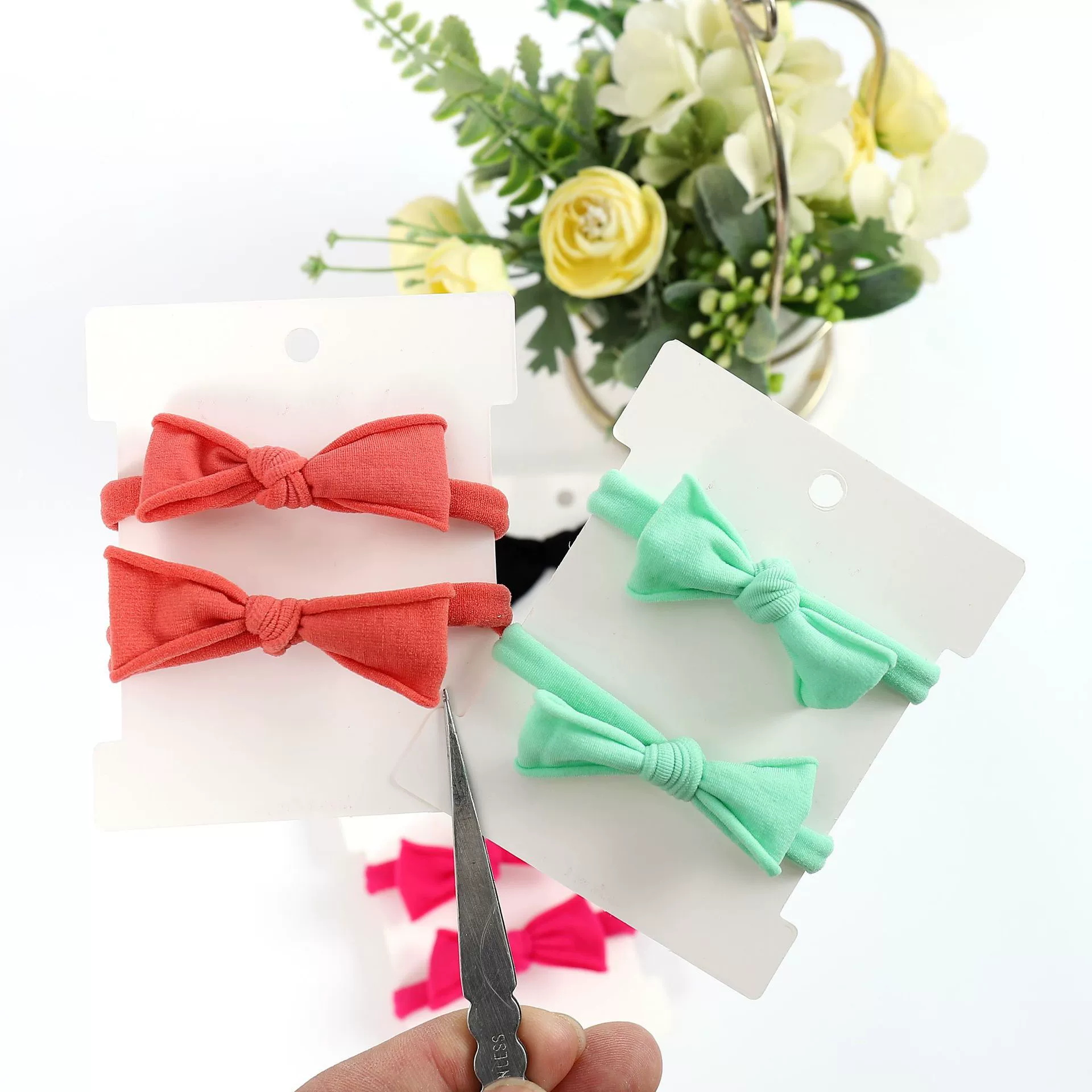 The new Korean version of the high-elasticity bow towel ring is a bestseller on Douyin. It's a fresh and simple hair tie that won't damage your hair detail image 2
