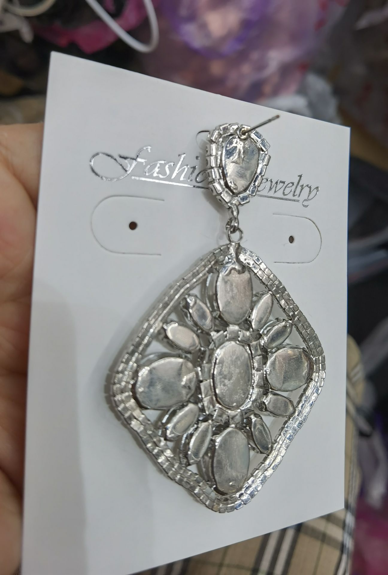 European and American fashion hollowed-out oval diamond chain earrings, long style, elegant and individual teardrop stud earrings, Chao Xia 18 Application Scenario