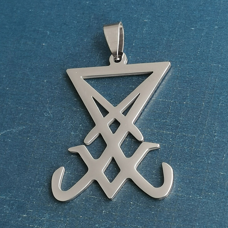 European and American titanium steel men's necklace, trendy new, light luxury and niche design accessory, triangular geometric hip-hop men's pendant