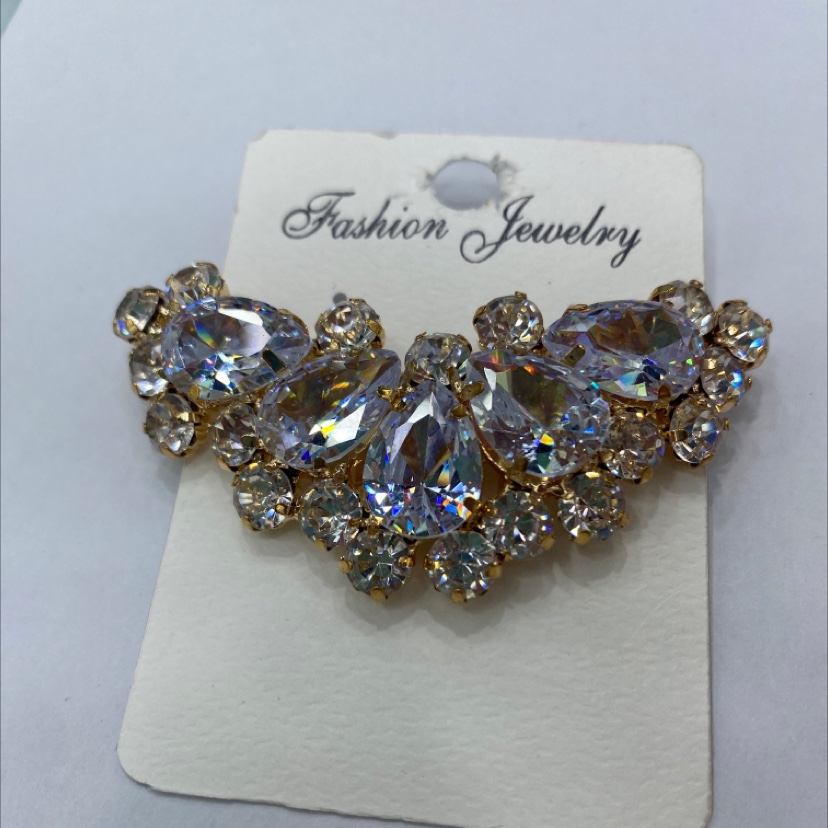 路易：欧帝2022年网络爆款耳环，夸张、时间、个性设计理念新款耳环，2022023款时尚耳环。