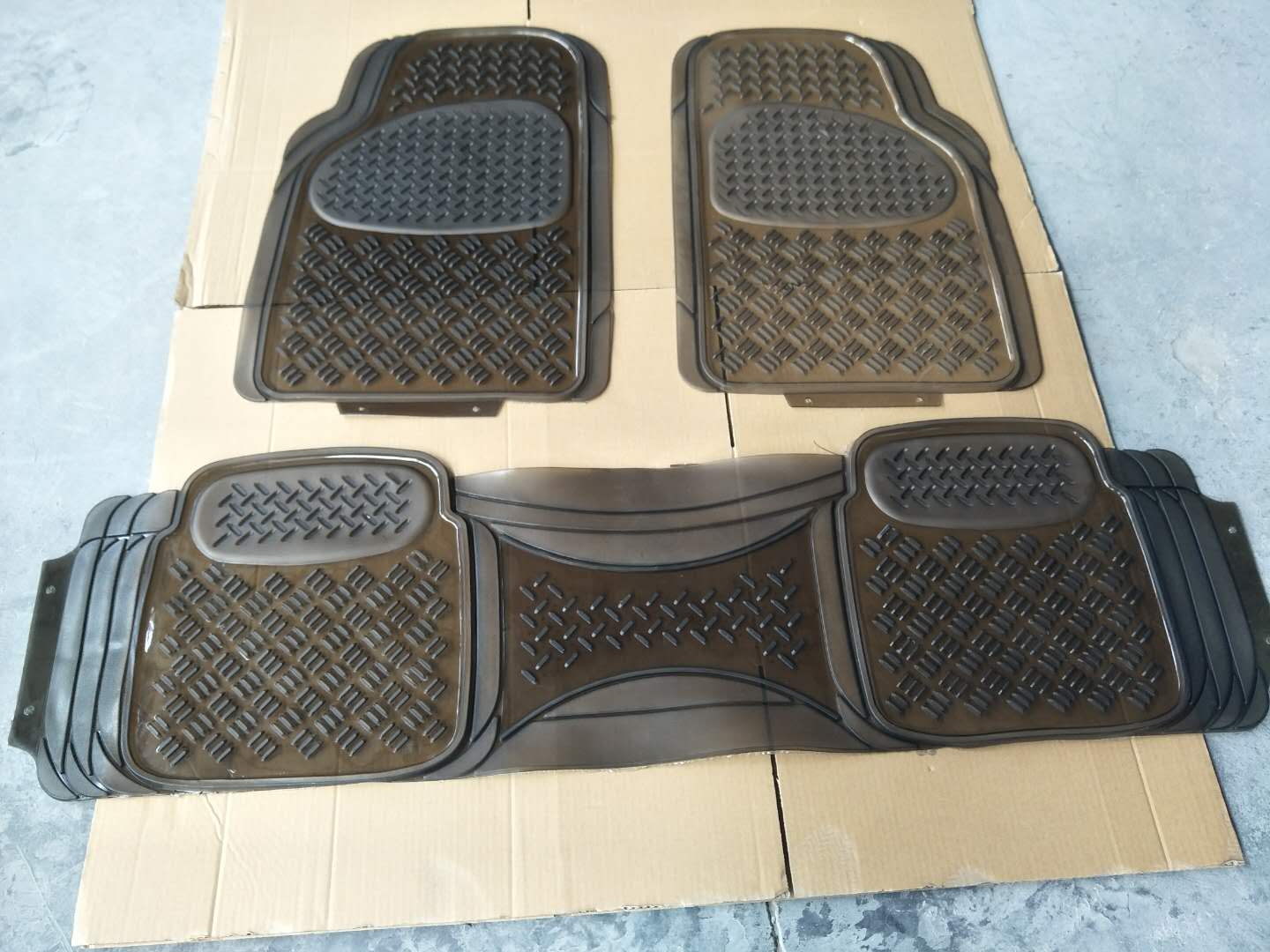 PVC transparent car floor MATS, 4-piece anti-slip carpet floor MATS, PVC carpet for export, universal car floor MATS, car floor MATS, foot MATS, 4pc, Qiwei Car Decoration QW62 Application Scenario