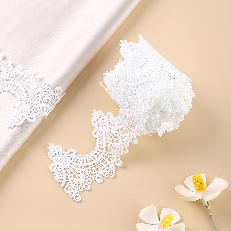 The white milk silk crescent-shaped lace in stock is available for 5 yards with a width of 6cm detail image 2