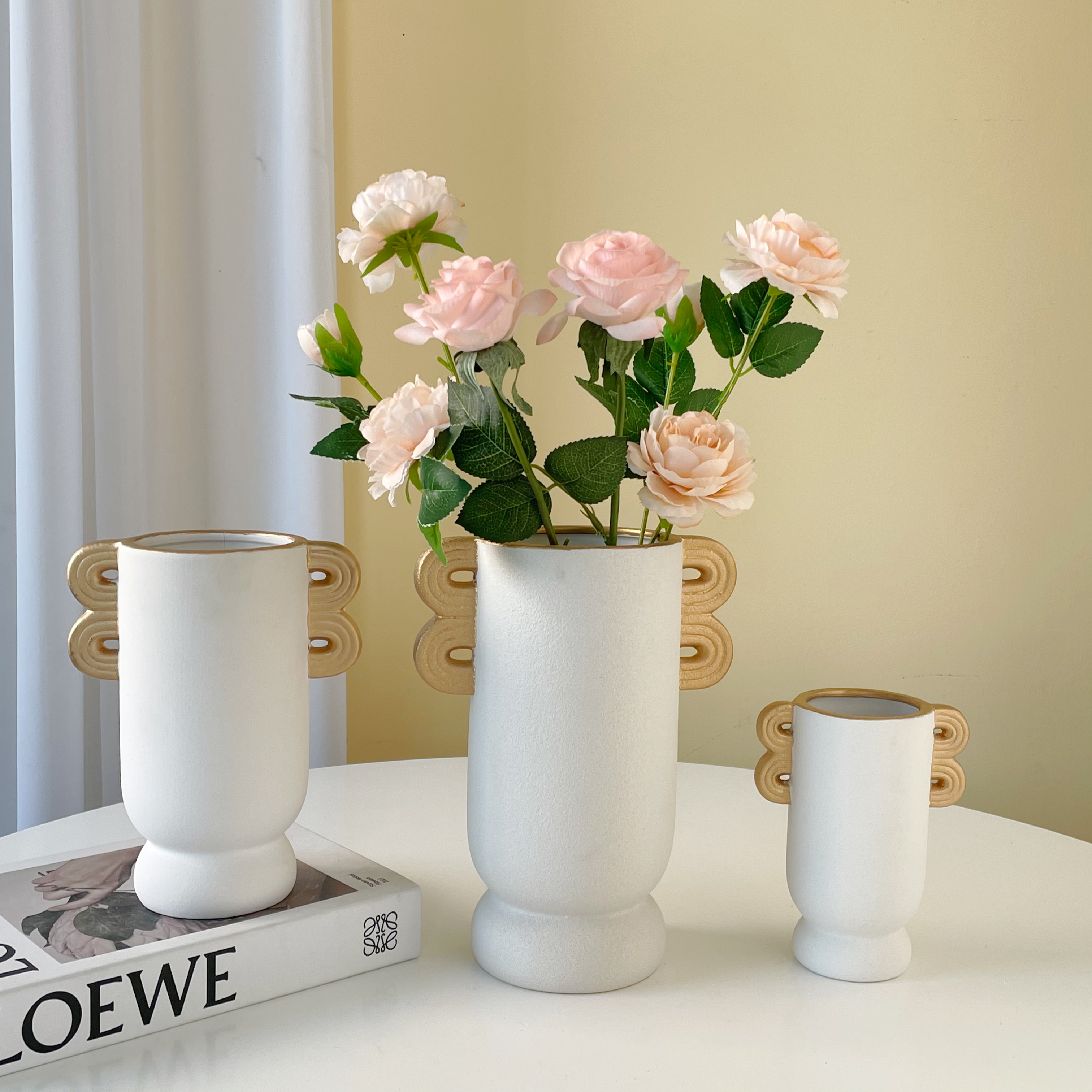 Modern and simple ceramic vase