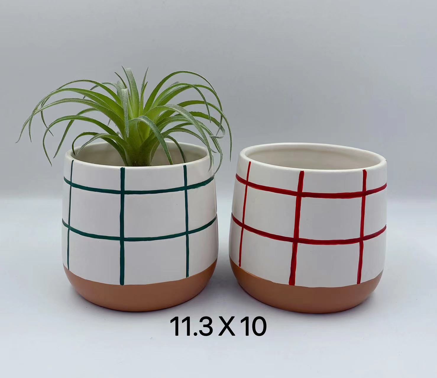 Ceramic checkered flowerpot