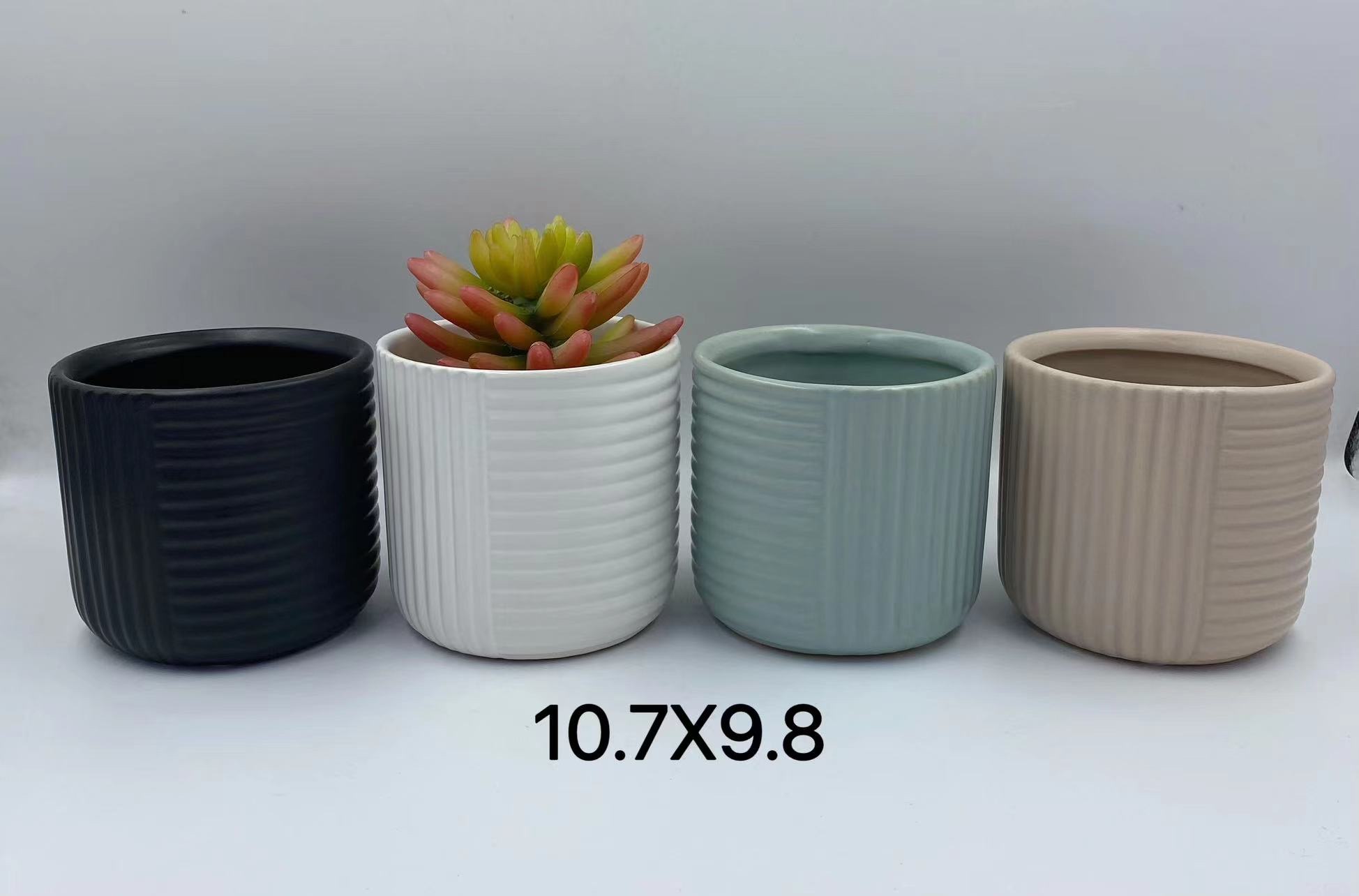 Ceramic relief flowerpot details Picture