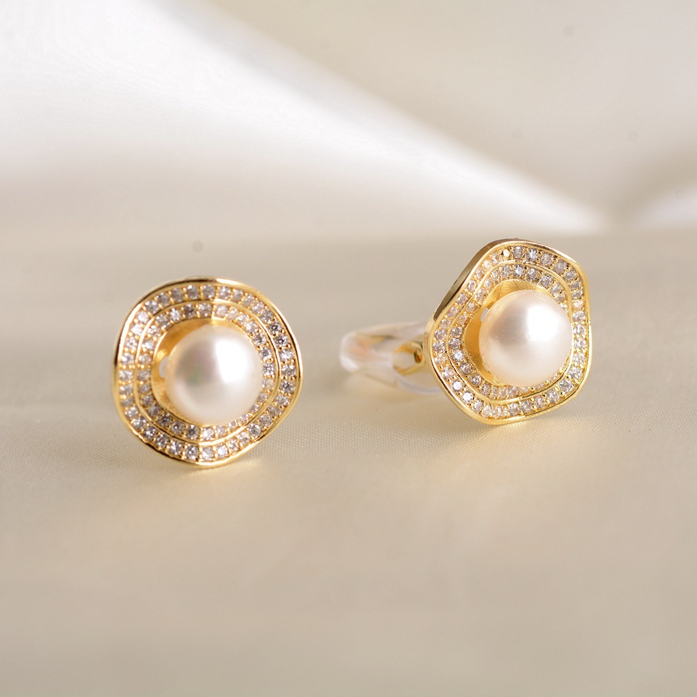 Simple anti-pearl inlaid zircon ear clips, no ear holes, women's fashion niche design, cold style plated real earrings wholesale details Picture
