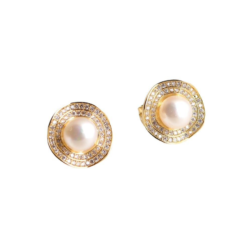 Simple anti-pearl inlaid zircon ear clips, no ear holes, women's fashion niche design, cold style plated real earrings wholesale Application Scenario