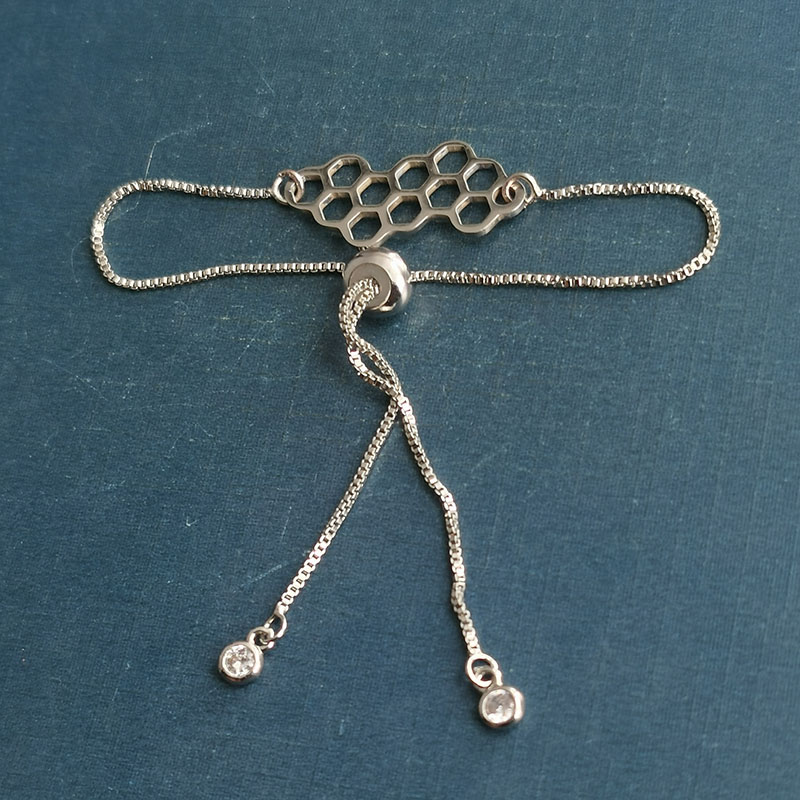 Wholesale of gold jewelry accessory materials, flying animal beehive copper bracelet, titanium steel pendant Specification image