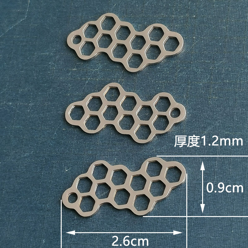 Wholesale of gold jewelry accessory materials, flying animal beehive copper bracelet, titanium steel pendant detail image 2