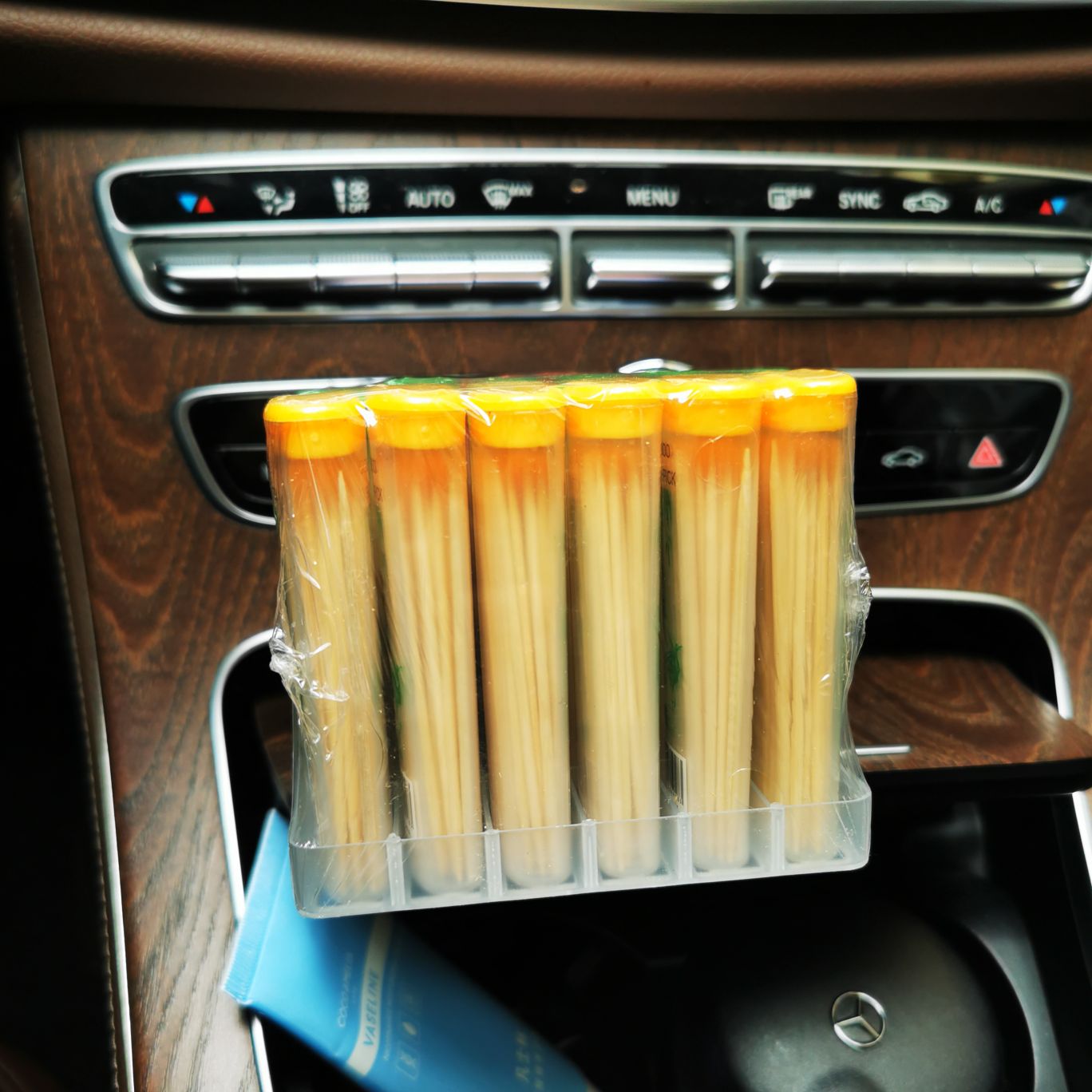 Xinwang brand offers a promotional advertisement for 1,000 toothpicks in the shape of lighters, customized dental floss, toothpicks, toothpick bottles and toothpick buckets Specification image