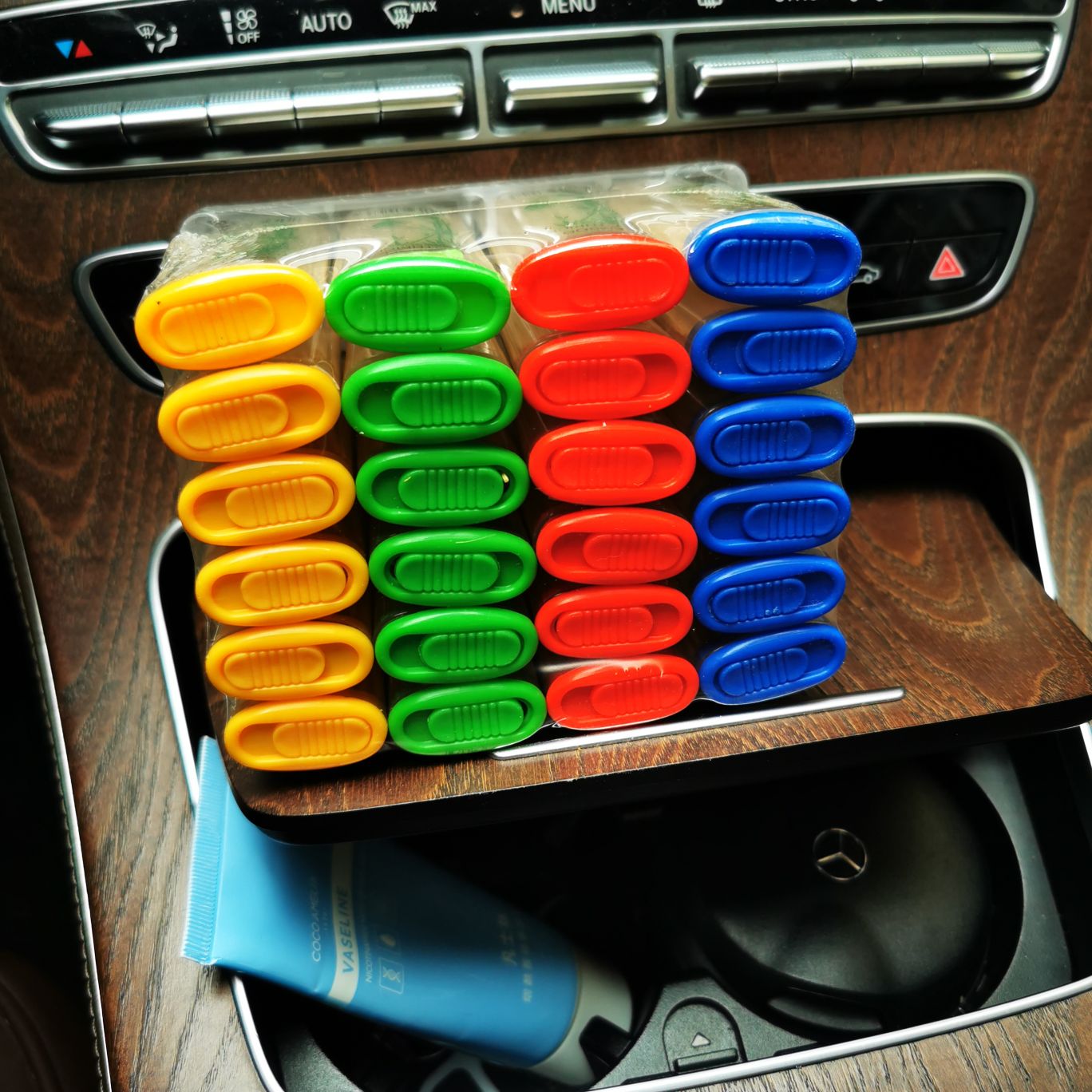 Xinwang brand offers a promotional advertisement for 1,000 toothpicks in the shape of lighters, customized dental floss, toothpicks, toothpick bottles and toothpick buckets details Picture