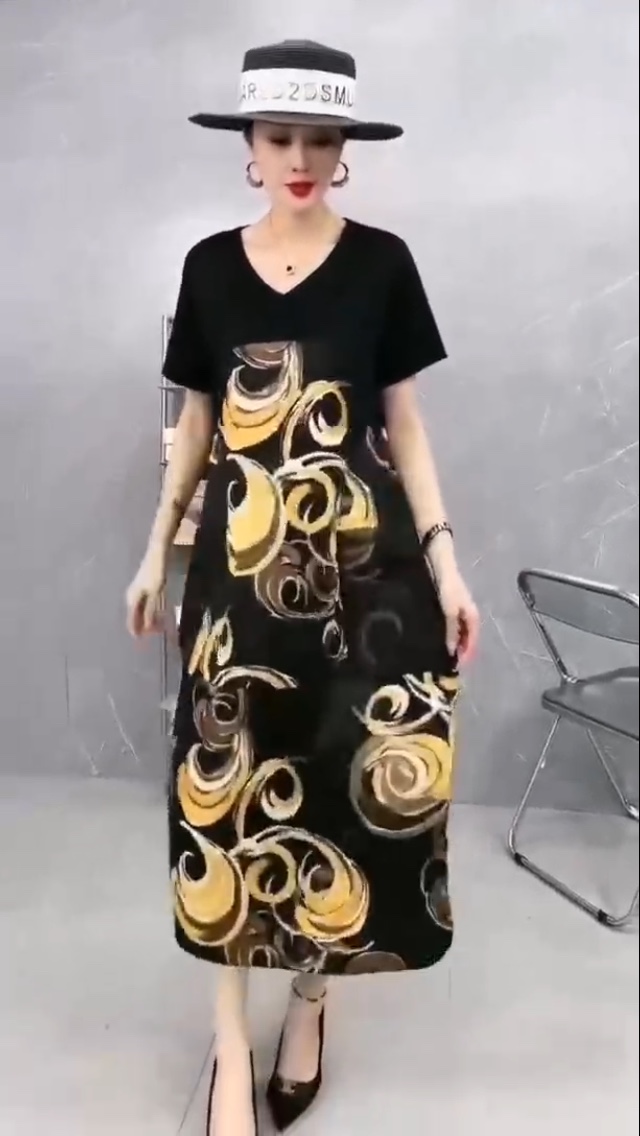 Loose dress with black background and big flowers