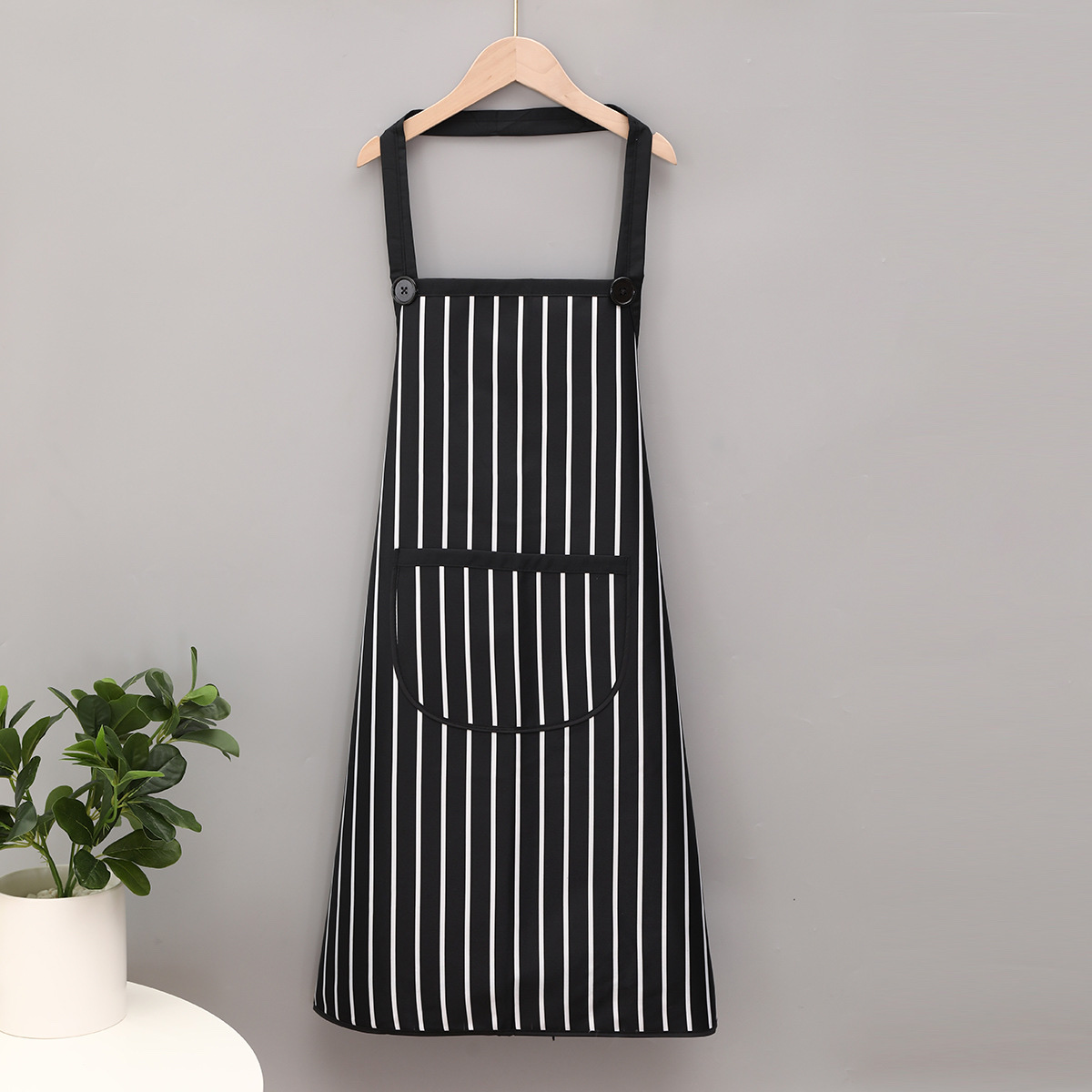 New household apron, striped halter apron, waterproof apron, wholesale advertisement, Korean version apron Application Scenario