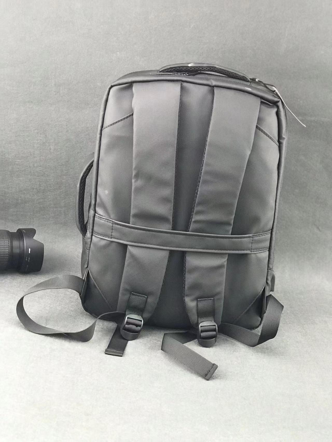 新款原创双肩包，防水大容量旅行男士背包，商务电脑背包，礼品厂家。详情图2