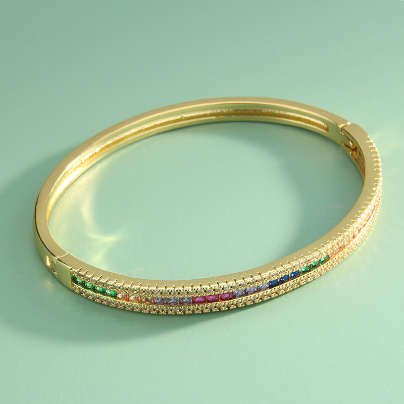 The 2022 new European and American cross-border simple, light luxury and exquisite golden bracelet i is an elegant and high-end bracelet
