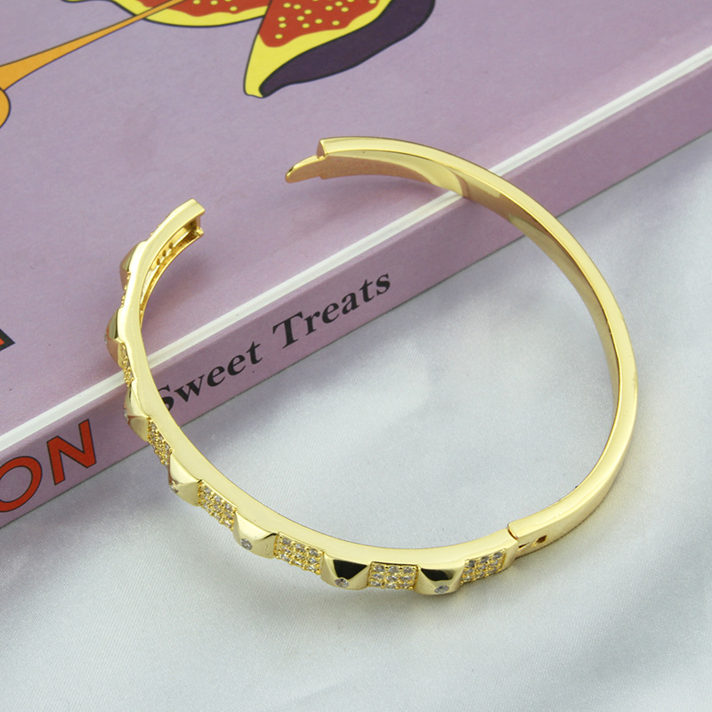 ins European and American cross-border diamond-encrusted retro round wristbands direct supply gold-plated elegant jewelry wholesale detail image 4