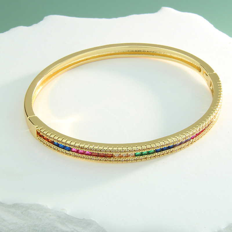 The 2022 new European and American cross-border simple, light luxury and exquisite golden bracelet i is an elegant and high-end bracelet detail image 4