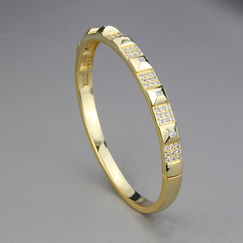 ins European and American cross-border diamond-encrusted retro round wristbands direct supply gold-plated elegant jewelry wholesale detail image 2
