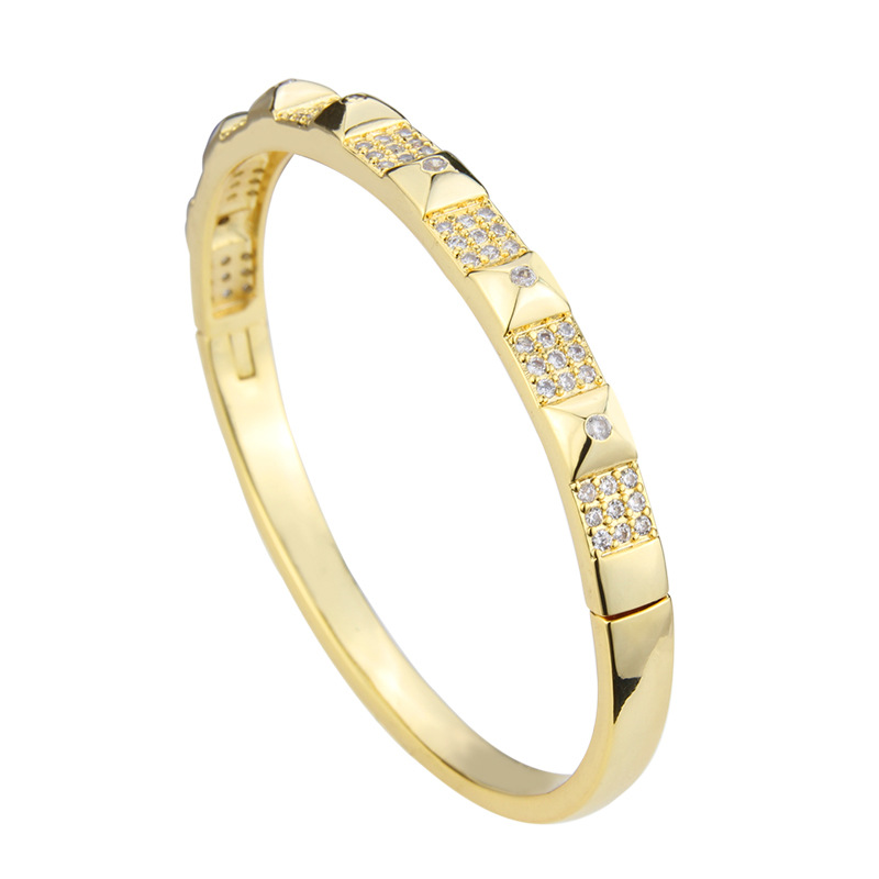 ins European and American cross-border diamond-encrusted retro round wristbands direct supply gold-plated elegant jewelry wholesale Item Picture