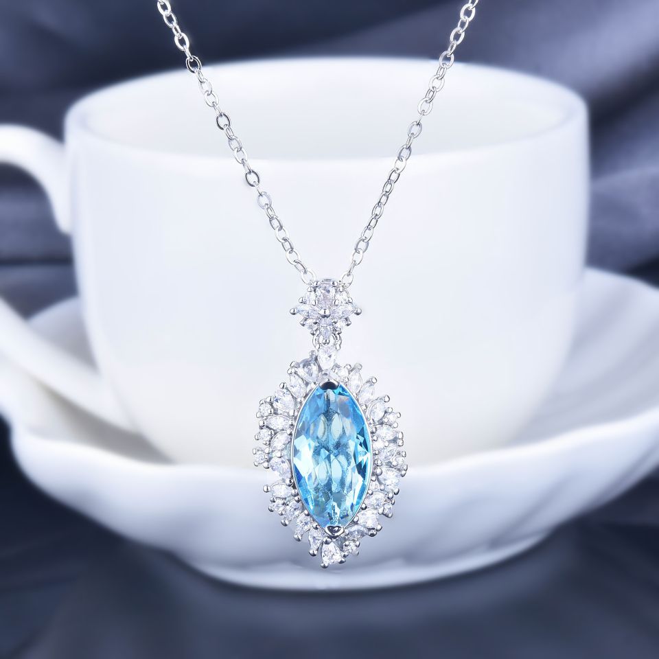 Luxurious and stylish colored gemstone pendant, imitating high-carbon sea blue horse's eye full diamond group setting necklace Item Picture
