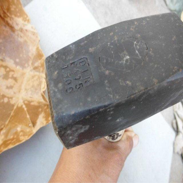 Wooden handle stone hammers 1kg, 1.5kg, 2kg, old export goods from the 1990s, large square head hammers, forging hammers, iron hammers Application Scenario