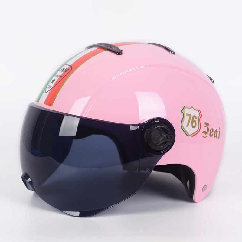 Electric bike riding motorcycle helmets, summer sun protection helmets, electric bike reflective protective helmets, Harley-Davidson helmets Application Scenario