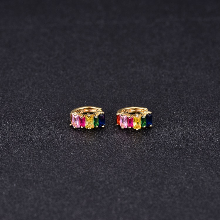 Europa y américa personalidad simple micro inserto zirconita de color 14K mantener el color oro orejeras hebillas transfronterizas moda orejeras accesorios venta al por mayor Specification image