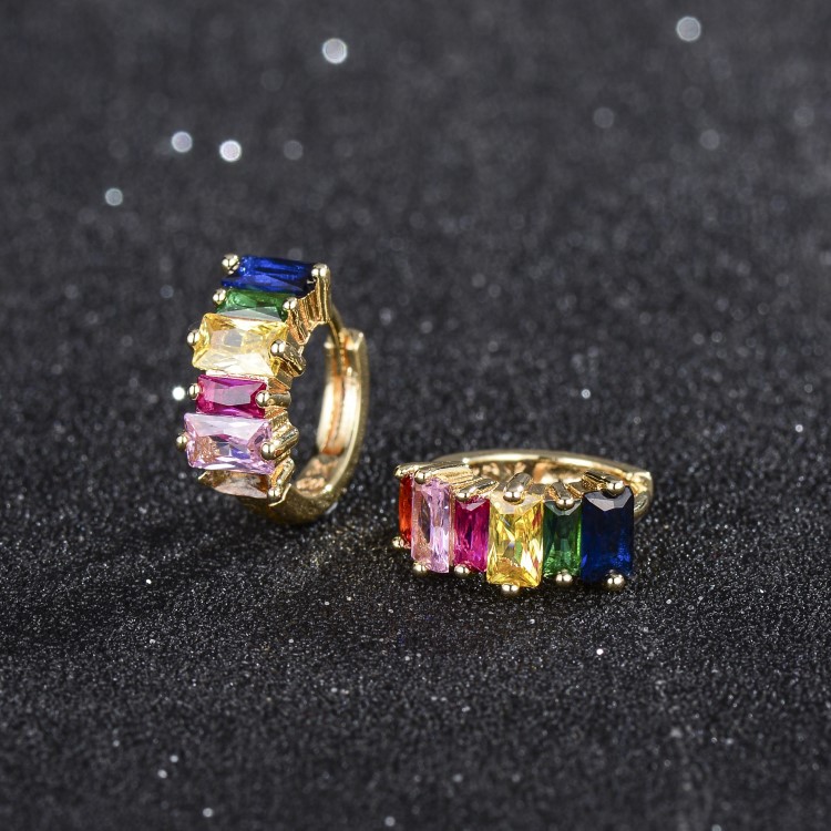 Europa y américa personalidad simple micro inserto zirconita de color 14K mantener el color oro orejeras hebillas transfronterizas moda orejeras accesorios venta al por mayor