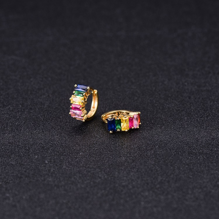 Europa y américa personalidad simple micro inserto zirconita de color 14K mantener el color oro orejeras hebillas transfronterizas moda orejeras accesorios venta al por mayor detail image 2