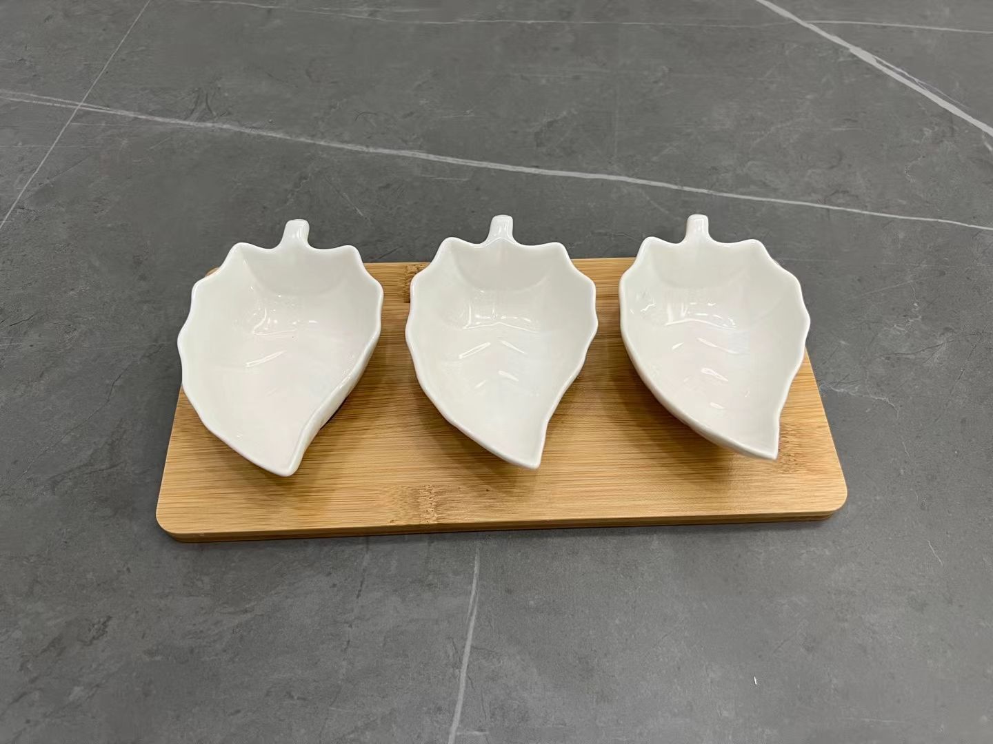 方圆陶瓷橡木底托配陶瓷小食碟调味小盘网红西餐小餐具FU6555KHB详情图6