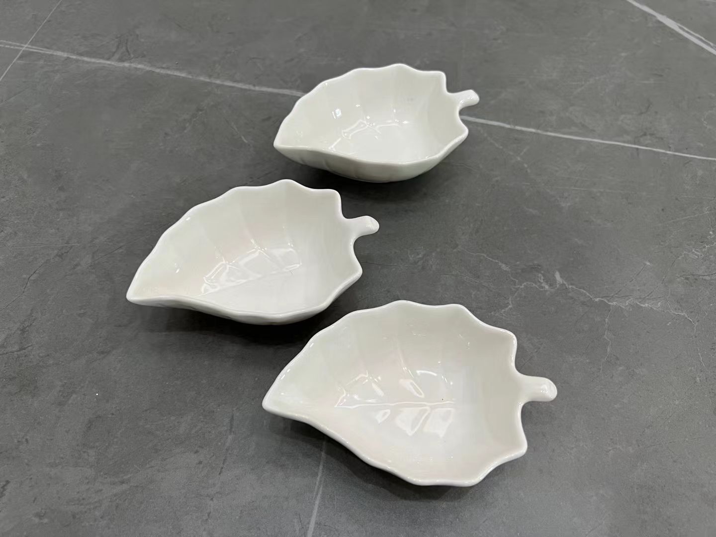 方圆陶瓷橡木底托配陶瓷小食碟调味小盘网红西餐小餐具FU6555KHB详情图7