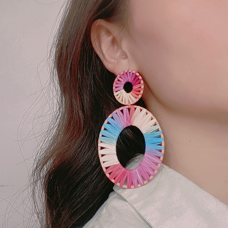 European and American ins rainbow-colored double-loop large earrings, candy-colored exaggerated woven earrings, cross-border wholesale, high-quality stud earrings Application Scenario