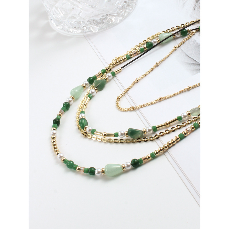 A blogger from Europe and America wore a multi-layered natural jade and glass bead necklace on Instagram. Su Ziran Green, a unique and elegant ethnic group Specification image