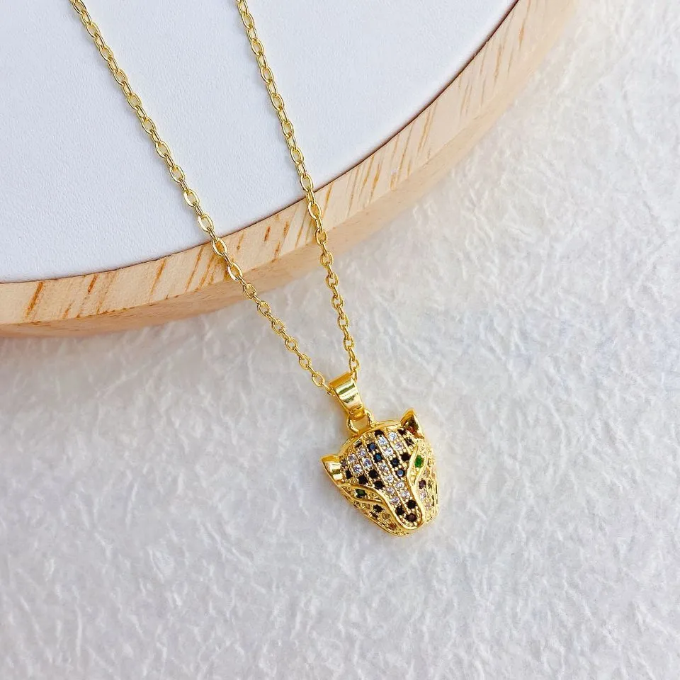 2022 New hip-hop copper plated with real gold and slightly inlaid zircon exquisite leopard head pendant necklace collarbone from a European and American trendy brand detail image 2