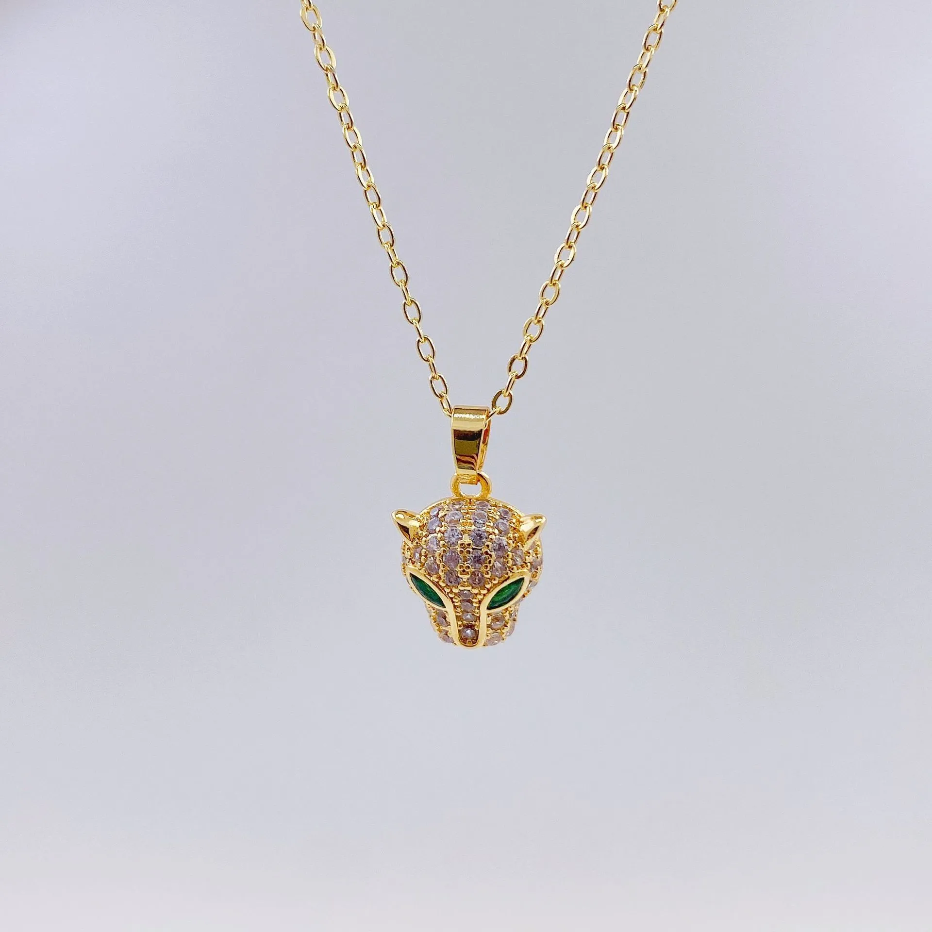 2022 New hip-hop copper plated with real gold and slightly inlaid zircon exquisite leopard head pendant necklace collarbone from a European and American trendy brand detail image 5