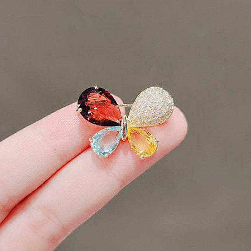 Zircon colored butterfly brooch, Japanese-style imitation crystal trendy personality pin, collar pin, anti-exposure clasp, cardigan and suit accessory
