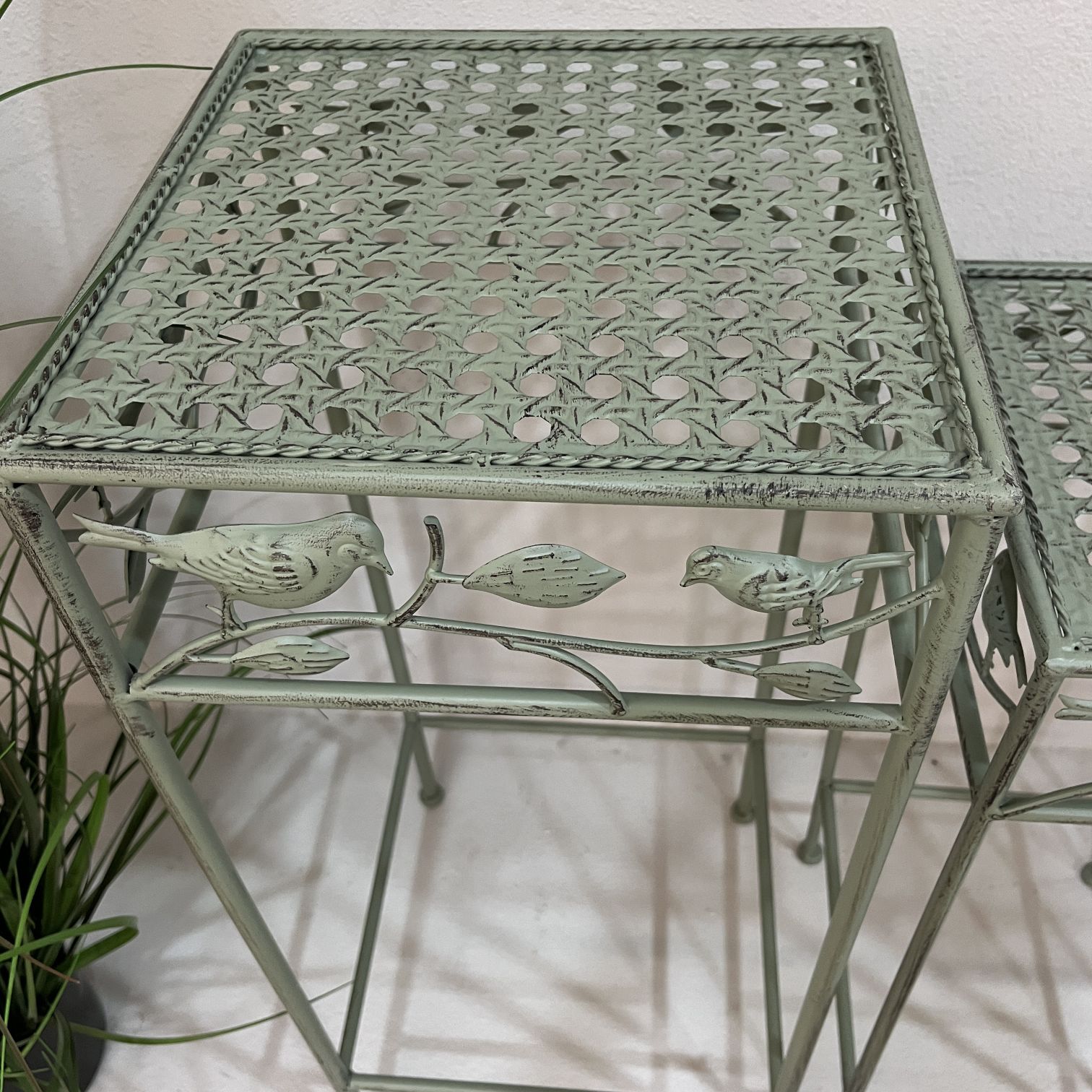 Outdoor flower stands, courtyard ironwork, balconies, floor-standing garden arrangements, indoor flower POTS, square stands, decorative stands Item Picture