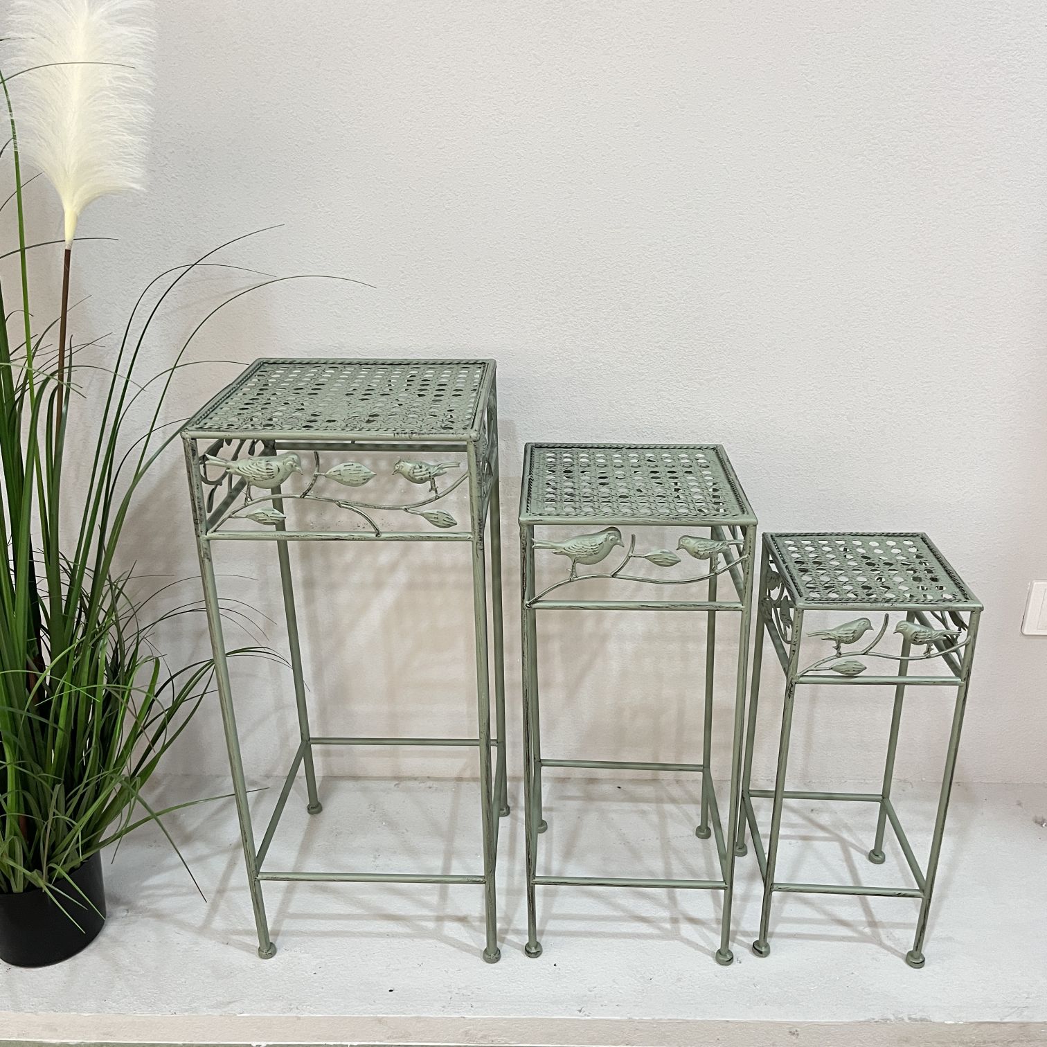 Outdoor flower stands, courtyard ironwork, balconies, floor-standing garden arrangements, indoor flower POTS, square stands, decorative stands details Picture