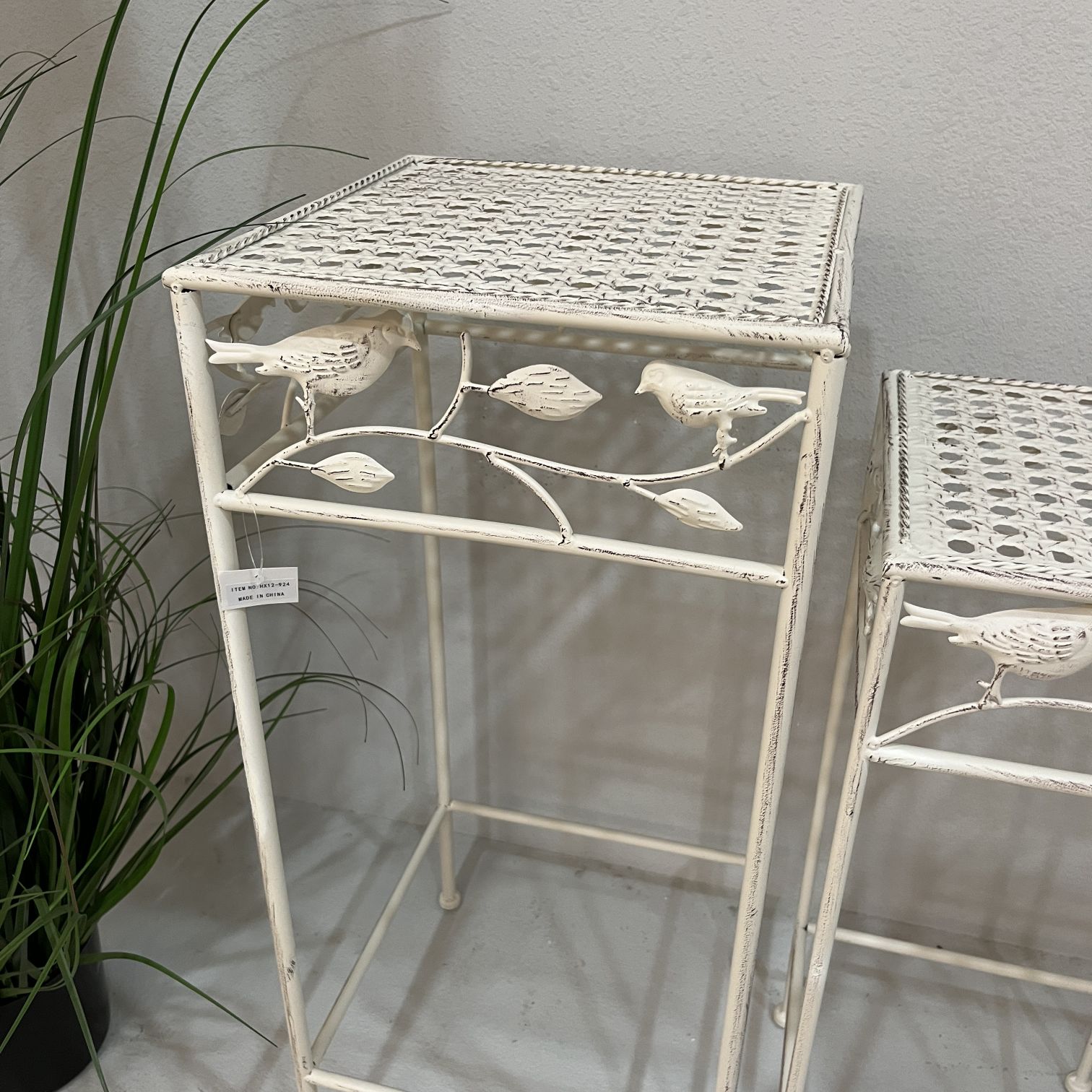 Outdoor flower stands, courtyard ironwork, balconies, floor-standing garden arrangements, indoor flower POTS, square stands, decorative stands Application Scenario