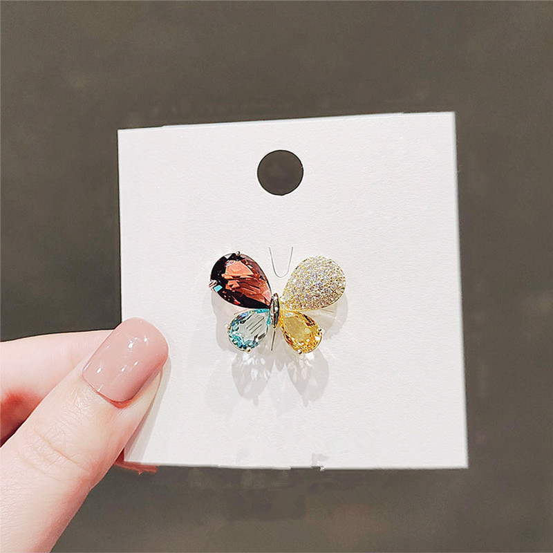 Zircon colored butterfly brooch, Japanese-style imitation crystal trendy personality pin, collar pin, anti-exposure clasp, cardigan and suit accessory Application Scenario