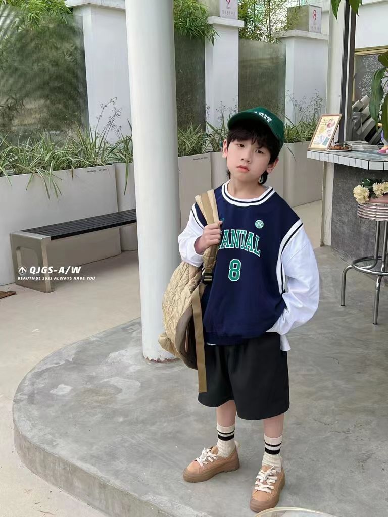 Two loose short-sleeved T-shirts for summer children's clothing in deep blue patchwork, featuring digital basketball sports