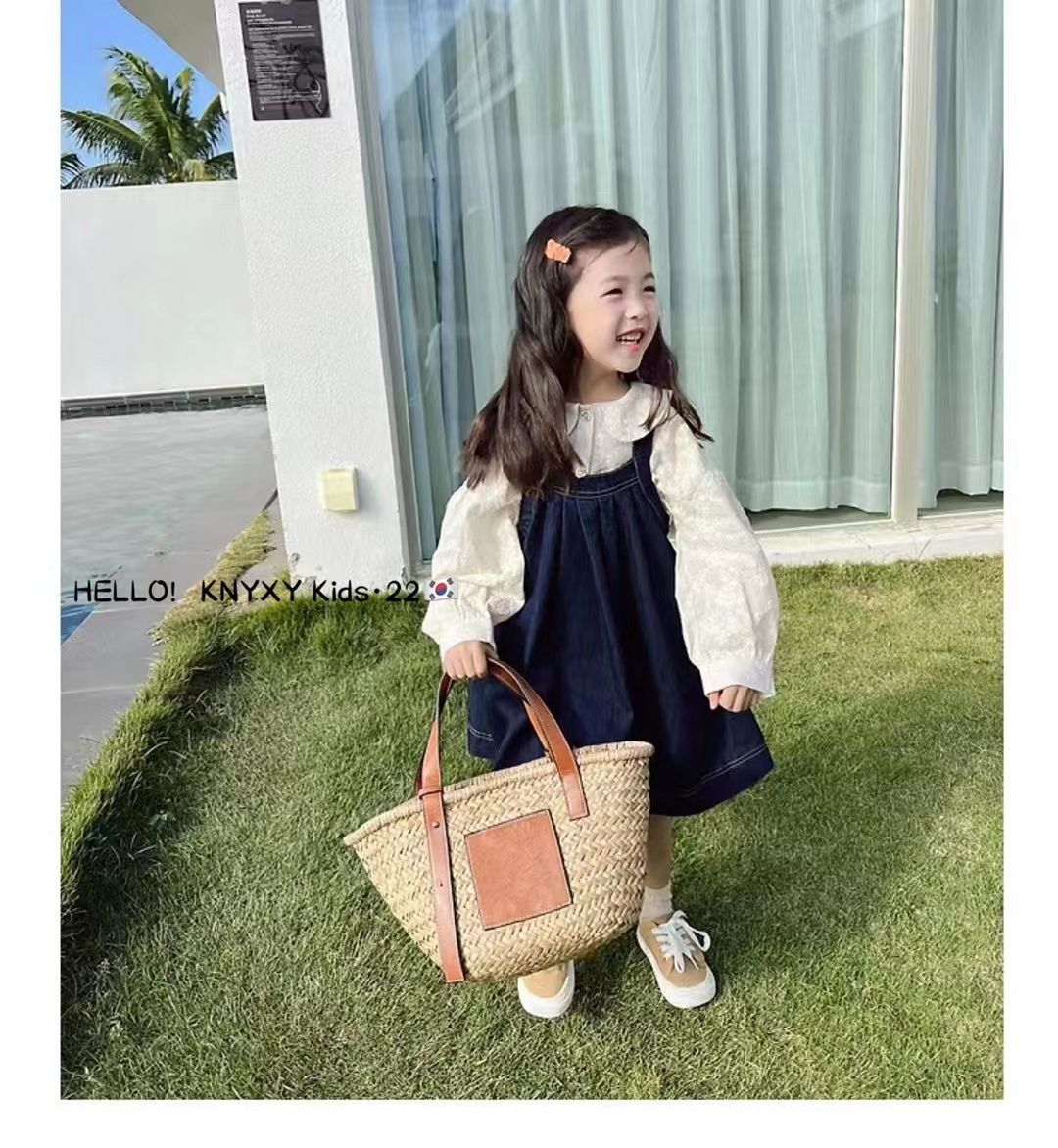 A new Korean-style denim overalls dress for girls in autumn, a stylish and trendy baby long dress