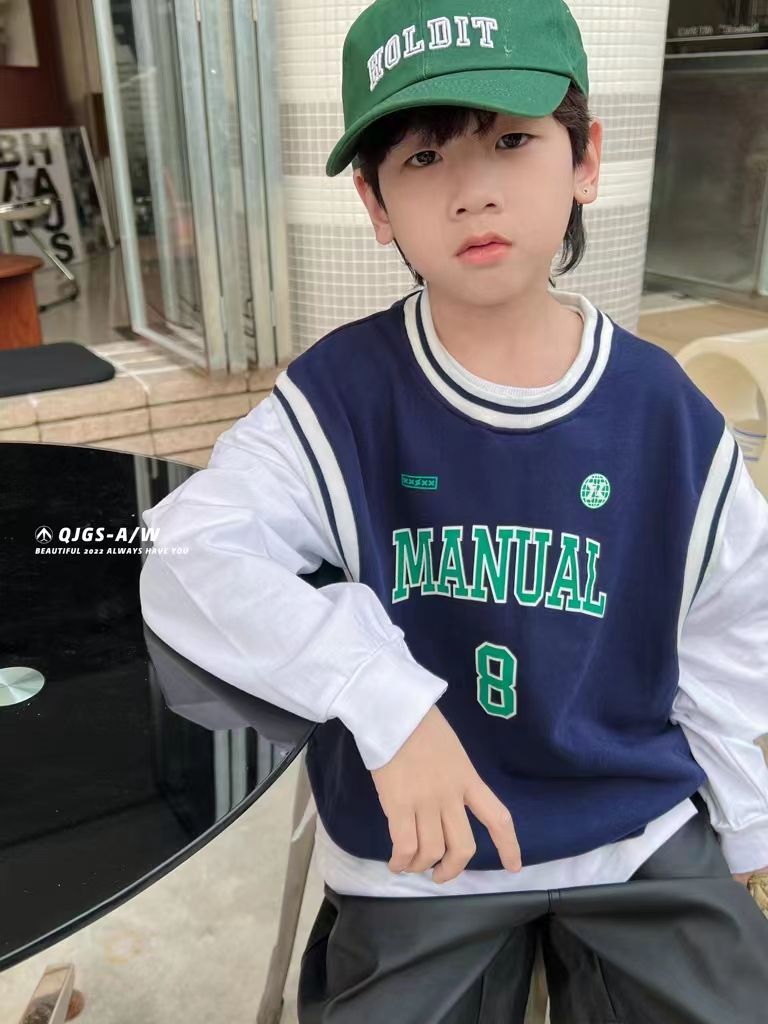 Two loose short-sleeved T-shirts for summer children's clothing in deep blue patchwork, featuring digital basketball sports Specification image