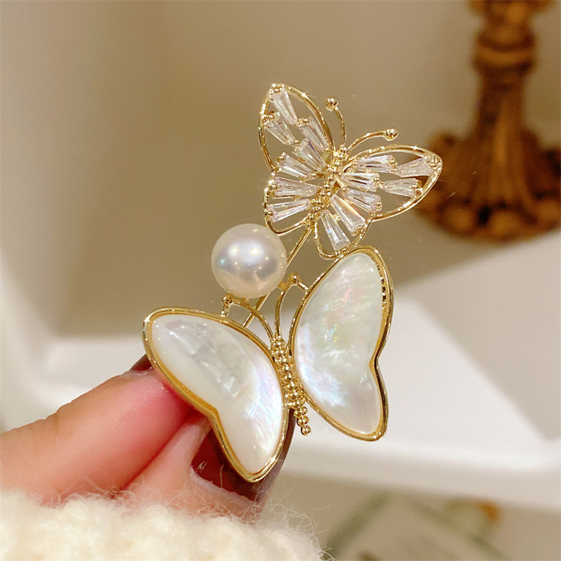 French retro classic natural shell twin butterfly brooch, brooch flower for women, high-end Korean freshwater pearl brooch clasp