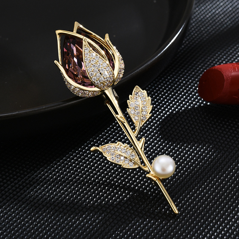 Wholesale of new fashionable and high-end crystal rose brooches, micro-inlaid zircon luxury pins, suits, clothing and accessories