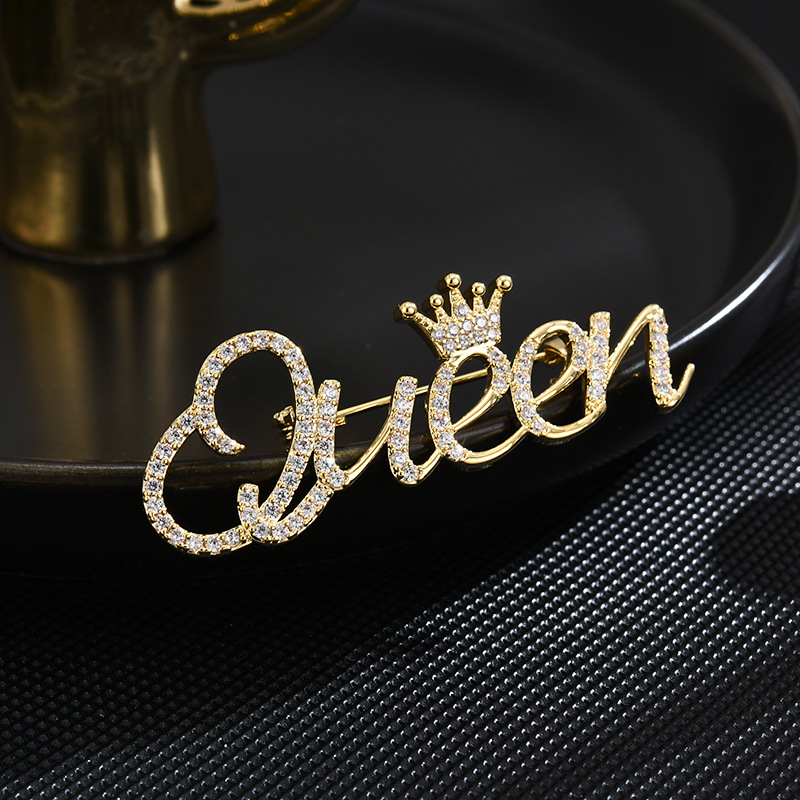 Versatile and simple chanel-style Queen letter brooch, high-end crown brooch, personalized anti-exposure pin manufacturer wholesale