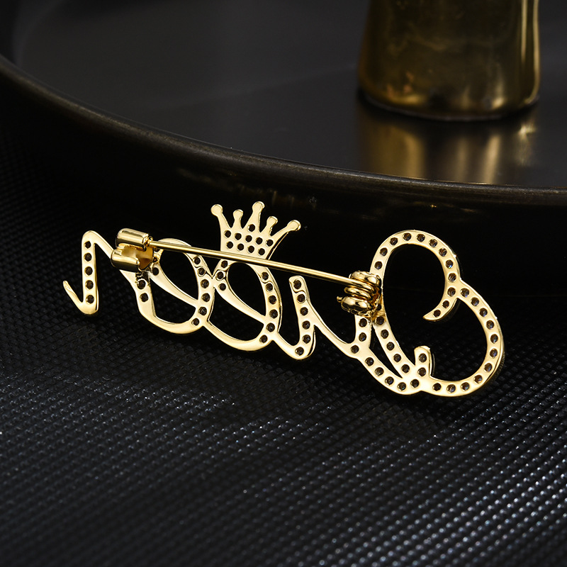 Versatile and simple chanel-style Queen letter brooch, high-end crown brooch, personalized anti-exposure pin manufacturer wholesale detail image 3