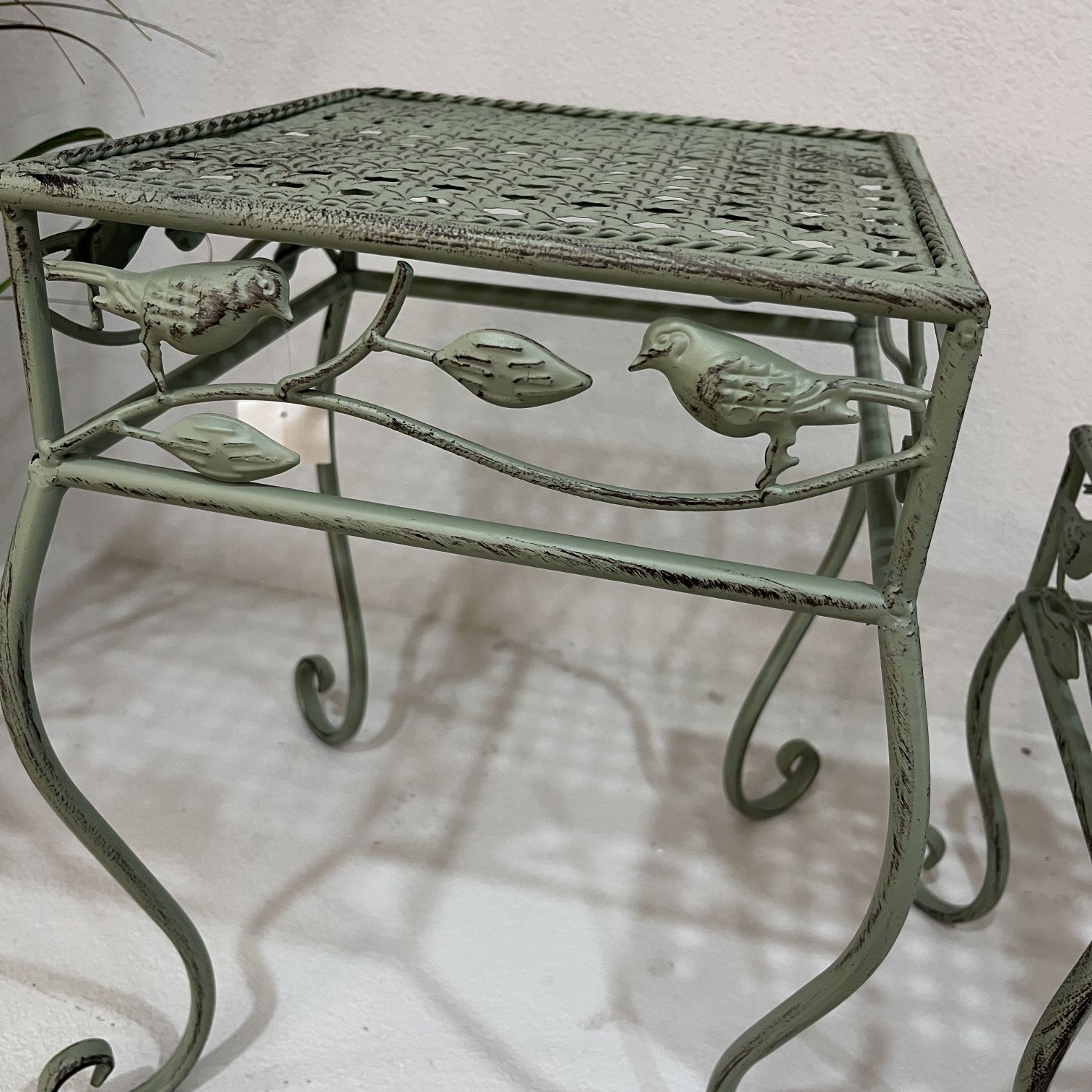 Single-pot square ironwork flower stand, multi-layer devil's ivy and spider plant floor-standing flower stand, indoor and outdoor European-style living room balcony flower stand, decorative devil's ivy storage stand Specification image