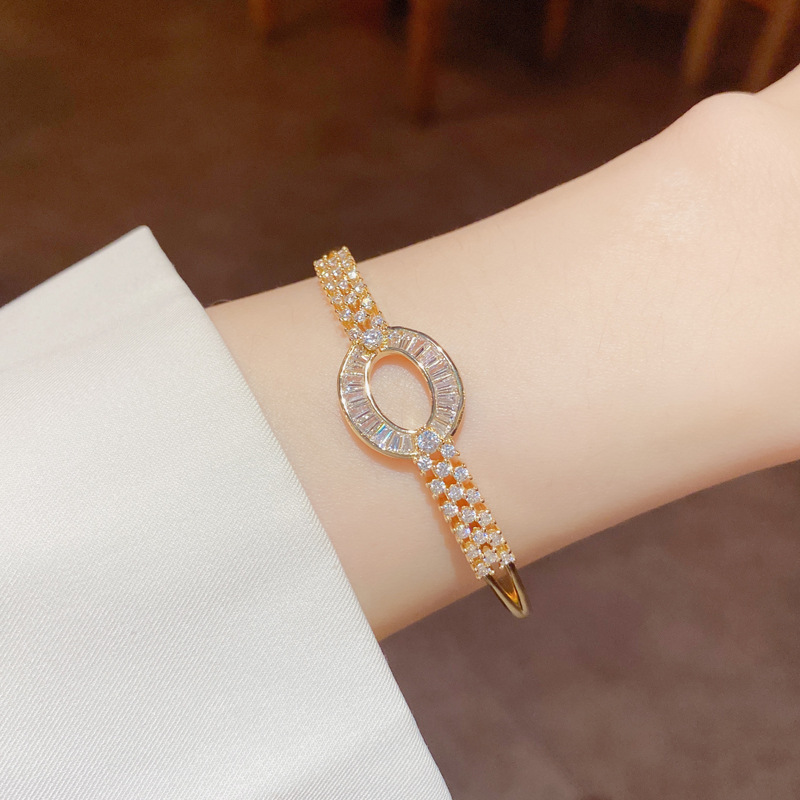 A new summer style, fashionable and exquisite, micro-inlaid zirconium round opening adjustable bracelet, a personalized design for women detail image 4